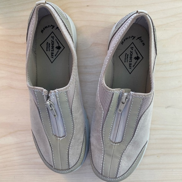 St. John’s Bay Slide On Sneaker size 7 1/2 M (U) - Picture 2 of 9
